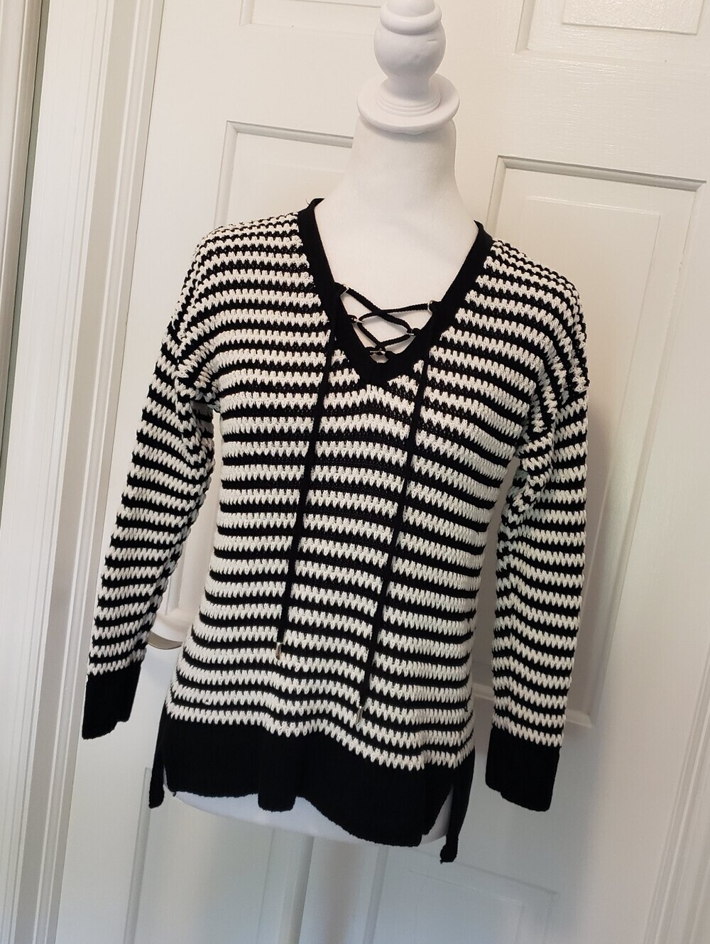 White House Black Market Black & White Striped Sweater Size Small